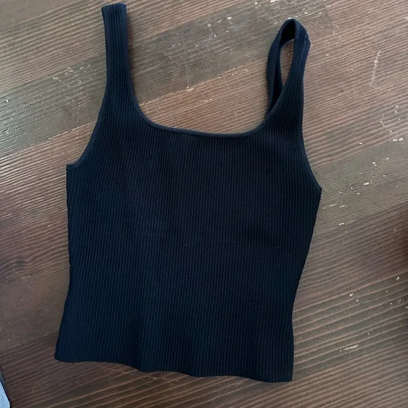 NWOT Aritzia Babaton sculpt knit tank - Picture 2 of 4